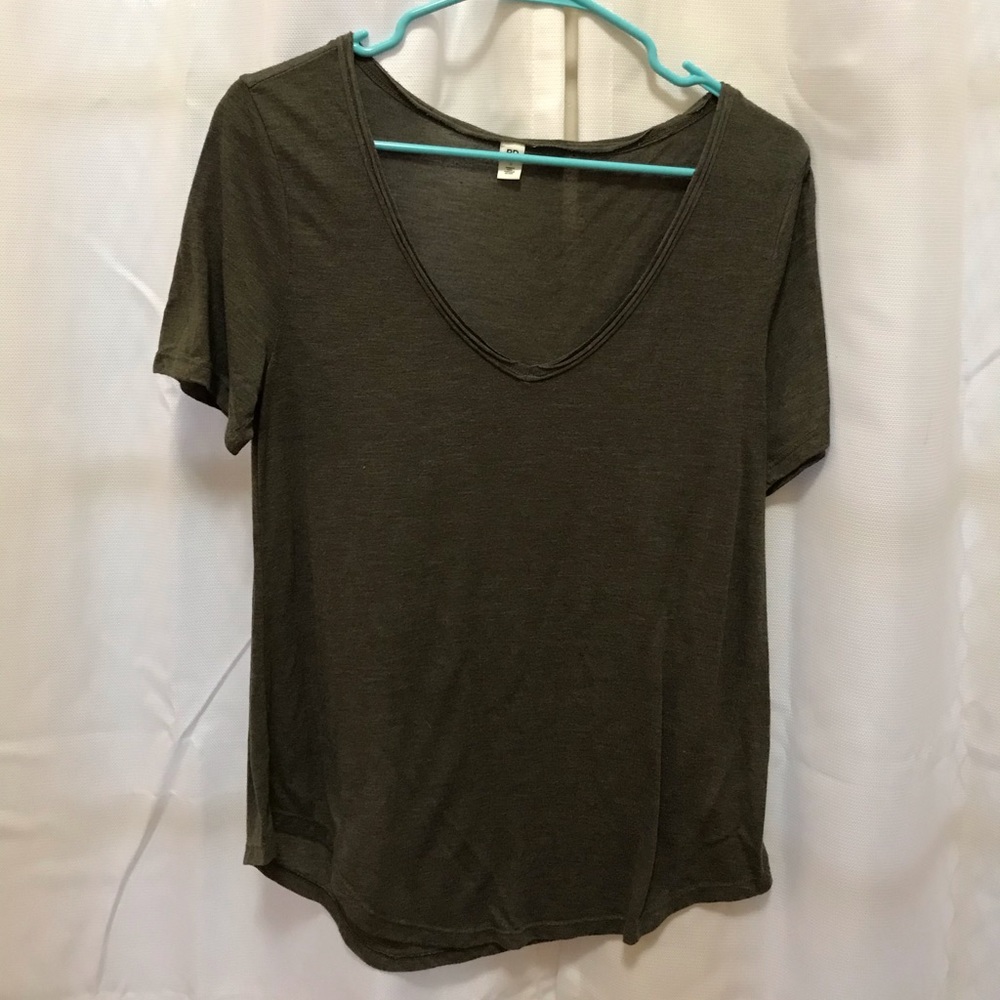 Green V neck short sleeve